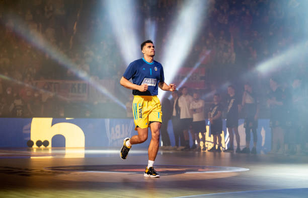 队长久屹立 队长久屹立